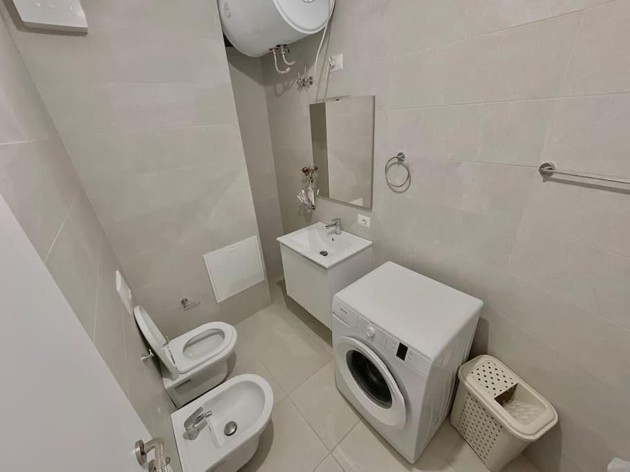 Coral Apartment - City Center Tirana Bagian luar foto