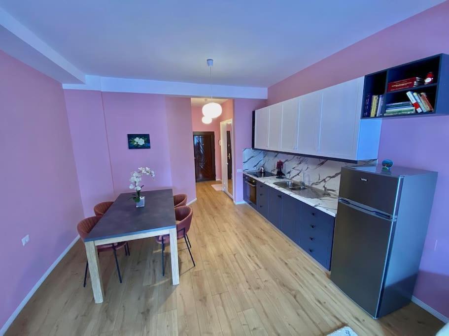 Coral Apartment - City Center Tirana Bagian luar foto